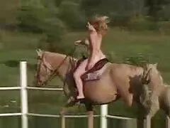 Magro cadela em a yard fazendo anal videos lesbicos caseiro