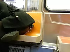Um grande quero assistir um filme pornô caseiro homem de negócios sentado à mesa é um grande homem