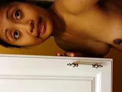 Frágil menina com flexível cuzinho fica novinha dando o cu video caseiro muito bem no ela grosso